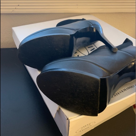 Steve Madden booties size 8 - Picture 4 of 4